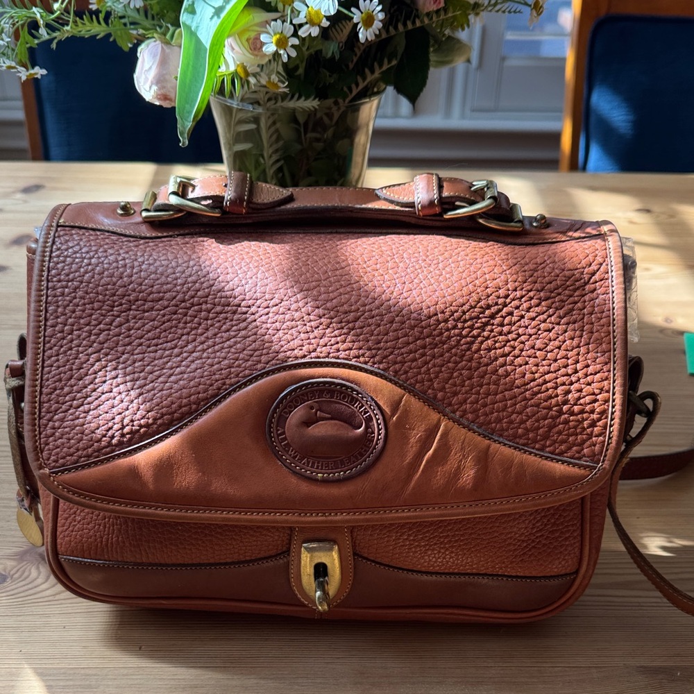 Vintage All Weather Leather Dooney & Bourke tip
Handle Crossbody Bag. Cognac